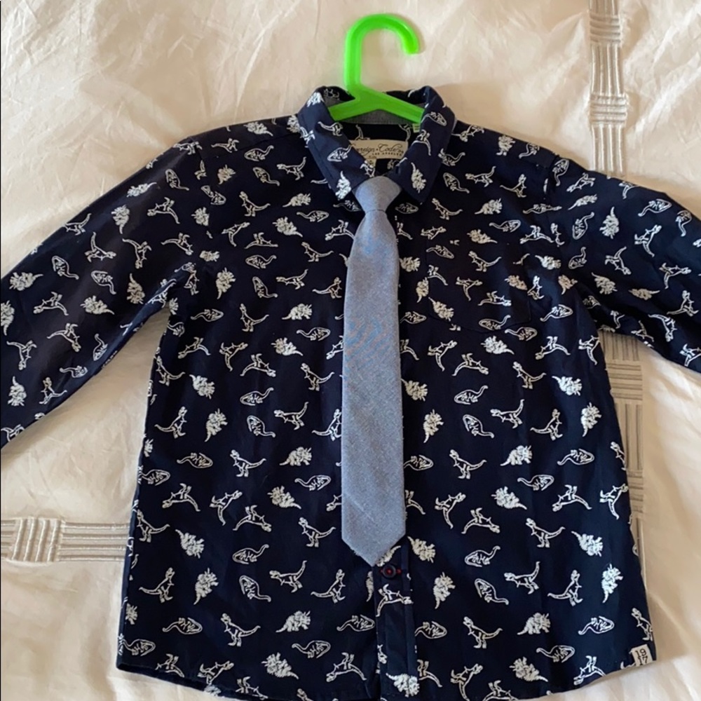 Size 6 dinosaur print boys shirt with tie